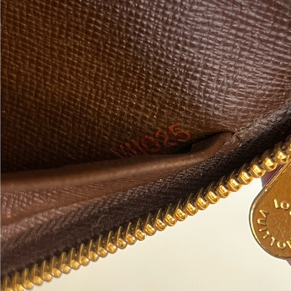 Authentic Louis Vuitton Damier Ebene Organizer Wallet - EUC - Picture 7 of 11